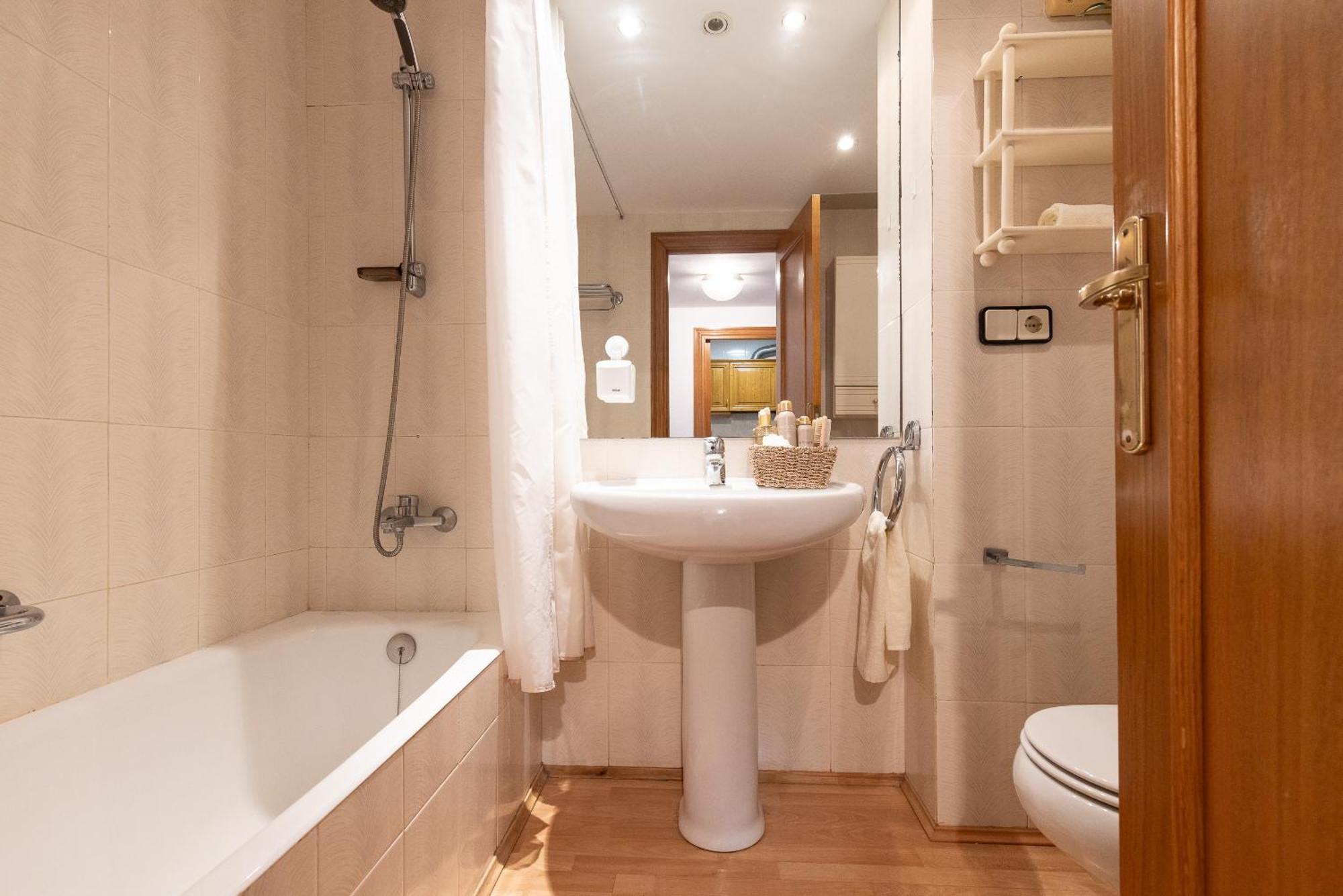 Uhc Santillana Family Complex サロウ 部屋 写真
